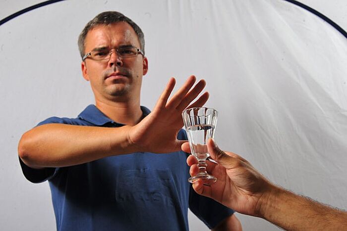 Η διακοπή του αλκοόλ είναι ένας τρόπος για να σταματήσετε να πίνετε μόνοι σας